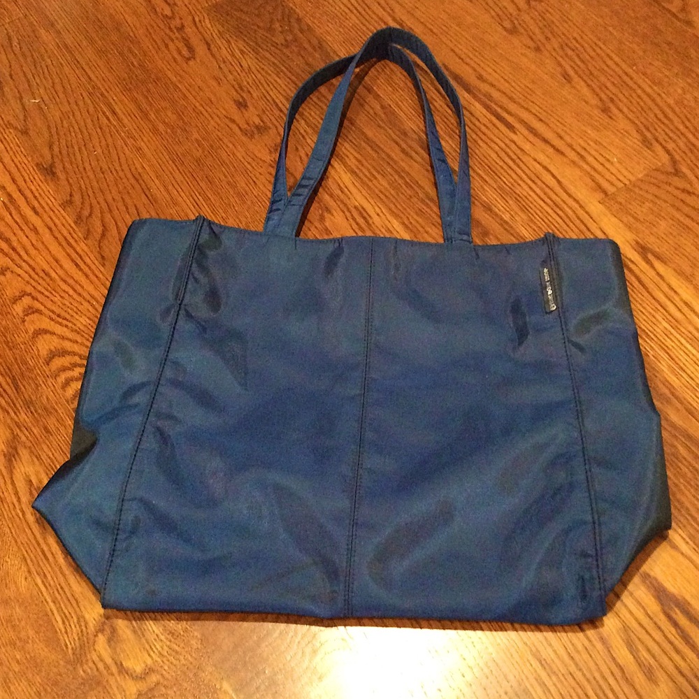 FREE Navy “The Body Shop” Bag with another purchase